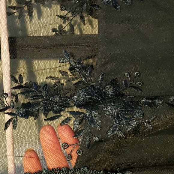 Like new stunning forest green dress.lace detail throughout - Picture 2 of 16